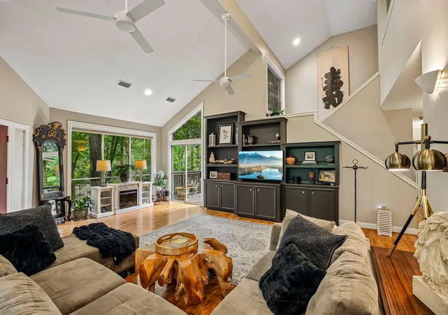 Photo 3 of Sale Pending at 34 Highbush Ct, Spring, TX 77381 | MLS# 69093786 | Listing updated on 2026-08-15