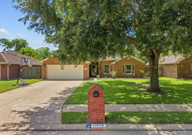 1st image of 11819 Santa Fe Trl, Santa Fe, TX 77510 | MLS# 87489122