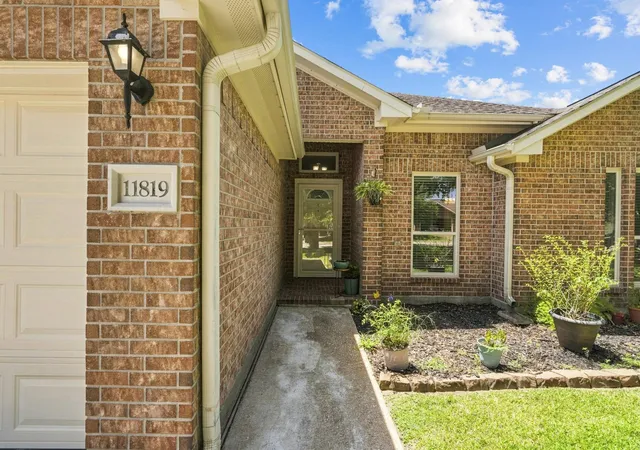 2nd image of 11819 Santa Fe Trl, Santa Fe, TX 77510 | MLS# 87489122