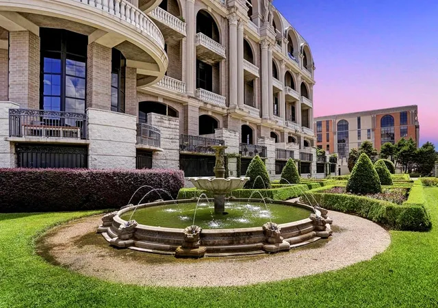 Photo 3 of Condo for sale at 1005 S Shepherd Dr #818, Houston, TX 77019 | MLS# 38613395 | Listing updated on 2026-09-03