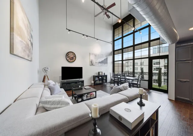 Photo 3 of Condo for sale at 1005 S Shepherd Dr #818, Houston, TX 77019 | MLS# 38613395 | Listing updated on 2026-09-03