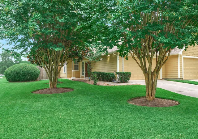 2nd image of 50 Greenwich Pl, Conroe, TX 77384 | MLS# 21063179