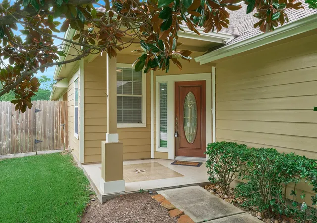 Photo 2 of Townhouse for sale at 50 Greenwich Pl, Conroe, TX 77384 | MLS# 21063179 | Listing updated on 2026-08-13