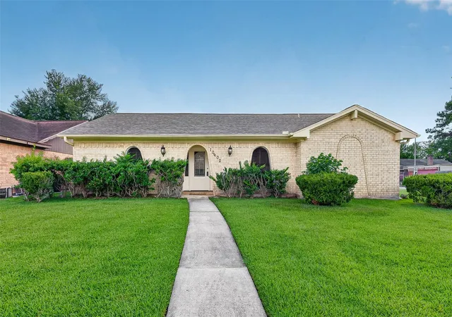 Photo 1 of Single family home for sale at 10602 Sagewind Dr, Houston, TX 77089 | MLS# 61135776 | Listing updated on 2026-08-17