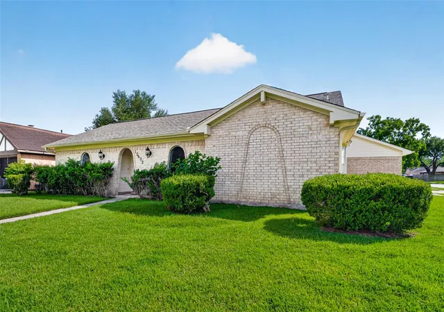 Photo 3 of Single family home for sale at 10602 Sagewind Dr, Houston, TX 77089 | MLS# 61135776 | Listing updated on 2026-08-17
