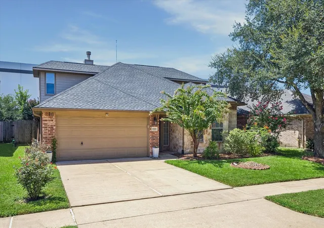 Photo 2 of Single family home for sale at 8323 Whisper Point Dr, Houston, TX 77040 | MLS# 73176108 | Listing updated on 2026-09-10