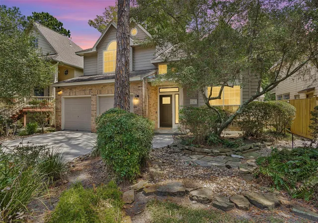 Photo 2 of Single family home for sale at 84 E Lakeridge Dr, Spring, TX 77381 | MLS# 35694674 | Listing updated on 2026-09-07