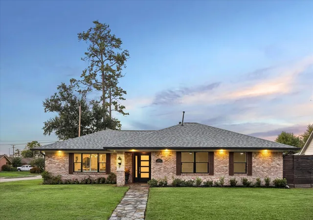 Single family home for sale at 6434 Pineshade Ln, Houston, TX 77008 | MLS# 25818360