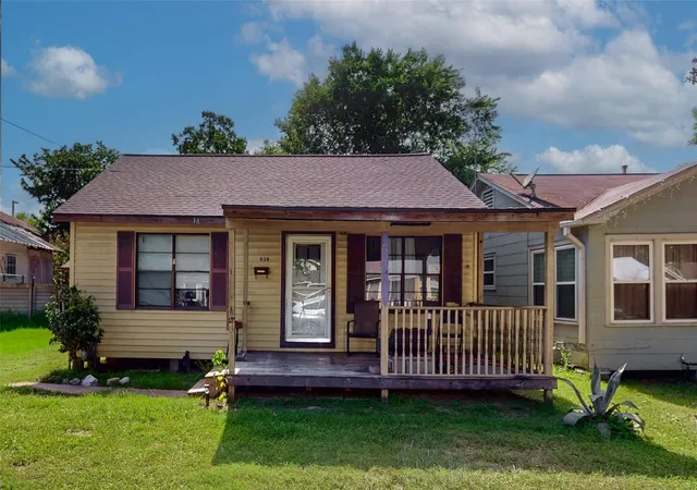 1st image of 939 Milam St, Liberty, TX 77575 | MLS# 80073379