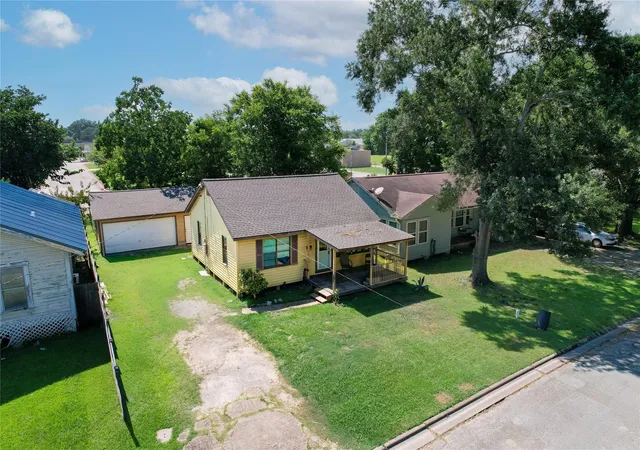 3rd image of 939 Milam St, Liberty, TX 77575 | MLS# 80073379