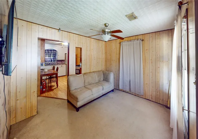 5th image of 939 Milam St, Liberty, TX 77575 | MLS# 80073379