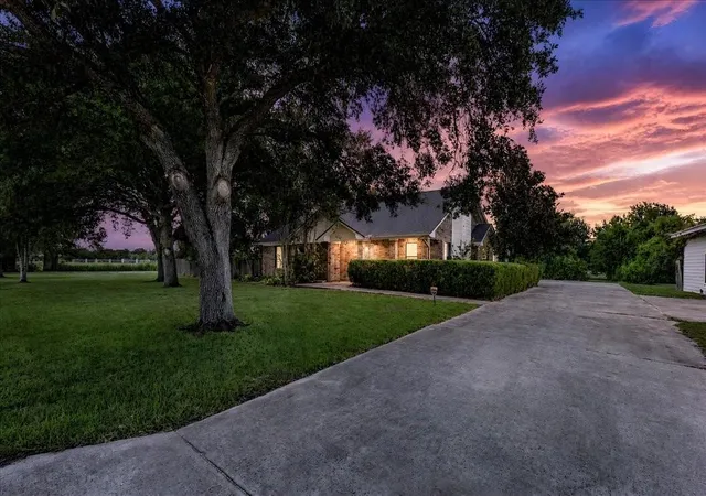 1st image of 17202 N Main St, Alvin, TX 77511 | MLS# 19379749