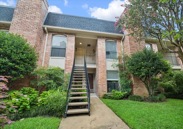 Photo 3 of Condo for sale at 1601 S Shepherd Dr #218, Houston, TX 77019 | MLS# 2306118 | Listing updated on 2026-09-01