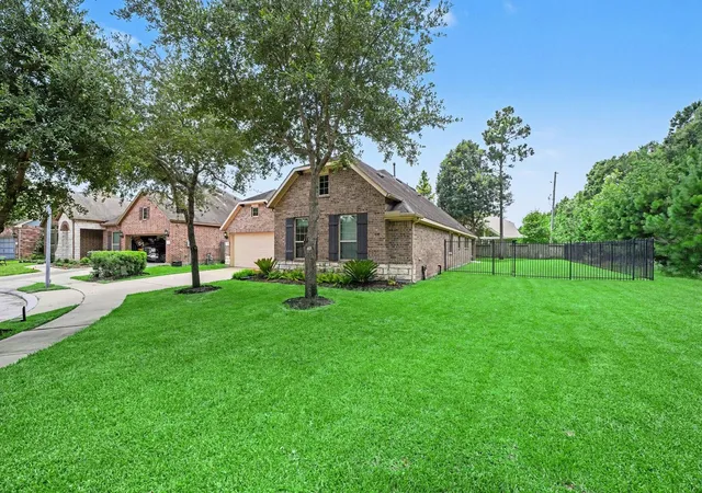 Photo 3 of Sale Pending at 3333 Asbury Glen Ct, Spring, TX 77386 | MLS# 4457238 | Listing updated on 2026-08-26