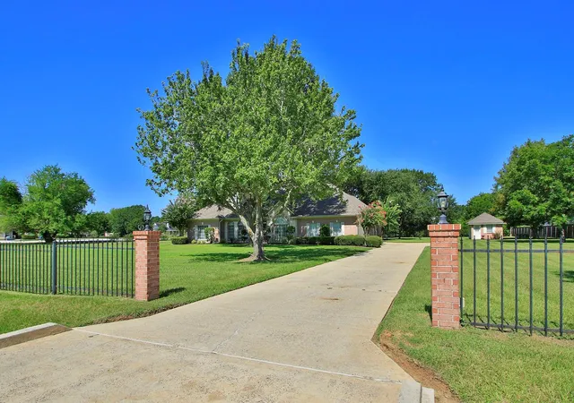 2nd image of 11461 Outpost Cove Dr, Willis, TX 77318 | MLS# 9482605