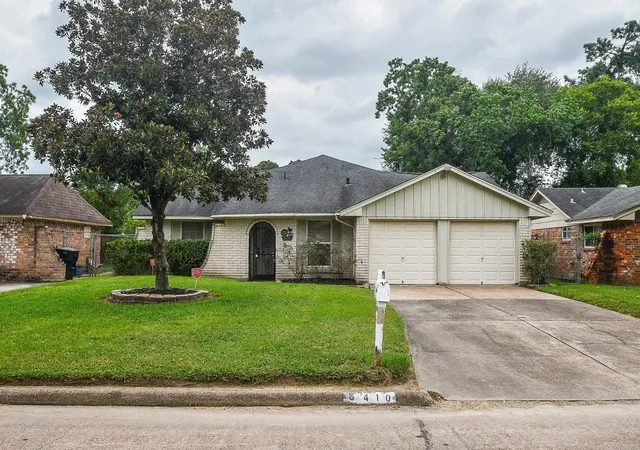 Photo 2 of Single family home for sale at 6410 Bluestone Dr, Houston, TX 77016 | MLS# 24767608 | Listing updated on 2026-10-05