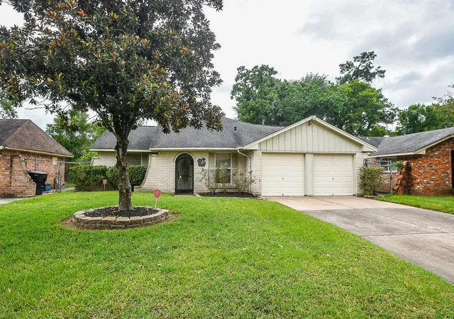 Photo 3 of Single family home for sale at 6410 Bluestone Dr, Houston, TX 77016 | MLS# 24767608 | Listing updated on 2026-10-05