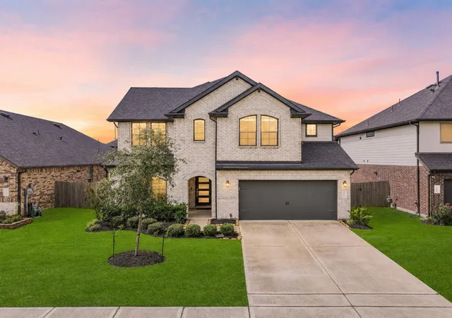 1st image of 1570 Mustang Trl, Friendswood, TX 77546 | MLS# 30550690