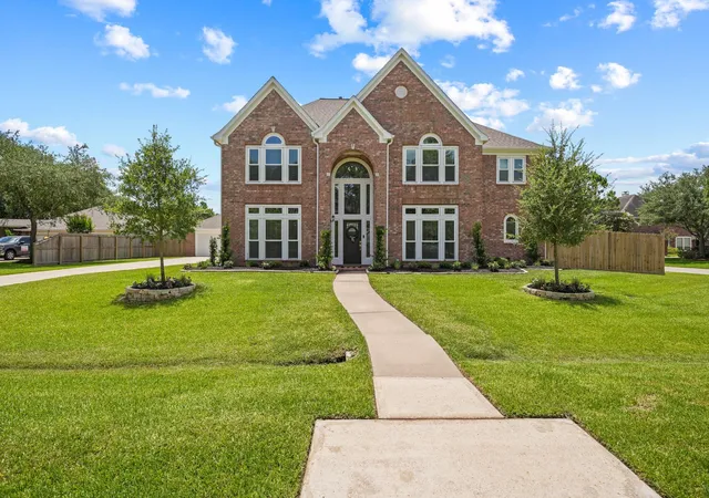 Photo 2 of Single family home for sale at 403 Trl Head St, Friendswood, TX 77546 | MLS# 22471985 | Listing updated on 2026-09-19