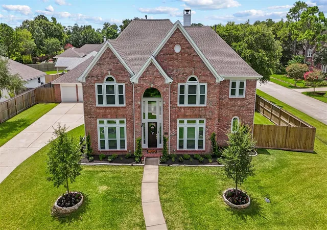 Photo 3 of Single family home for sale at 403 Trl Head St, Friendswood, TX 77546 | MLS# 22471985 | Listing updated on 2026-09-19