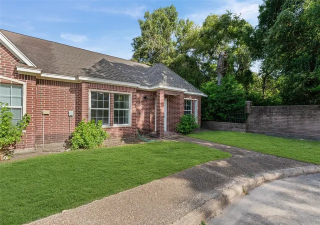 Photo 3 of Townhouse for sale at 1310 E James St #19, Baytown, TX 77520 | MLS# 53792810 | Listing updated on 2026-08-17