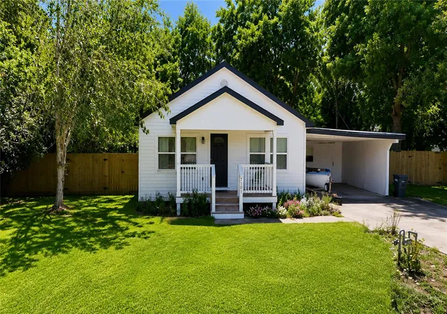 1st image of 7101 2nd St, Hitchcock, TX 77563 | MLS# 68056770