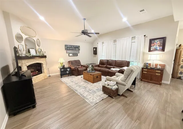 2nd image of 429 Twin Lakes Blvd W, West Columbia, TX 77486 | MLS# 28299203