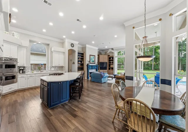 4th image of 54 N Wooded Brook Cir, Spring, TX 77382 | MLS# 35224600
