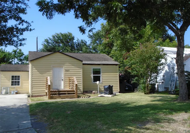 Photo 1 of Single family home for sale at 7527 Erath St, Houston, TX 77023 | MLS# 2238010 | Listing updated on 2026-08-17