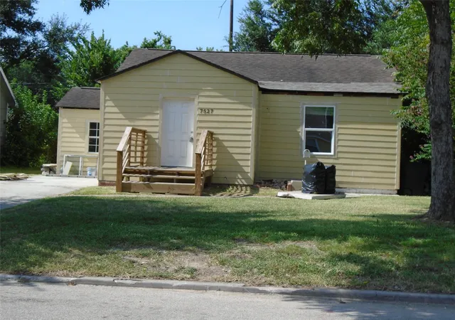 Photo 2 of Single family home for sale at 7527 Erath St, Houston, TX 77023 | MLS# 2238010 | Listing updated on 2026-08-17
