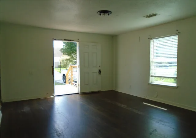 Photo 3 of Single family home for sale at 7527 Erath St, Houston, TX 77023 | MLS# 2238010 | Listing updated on 2026-08-17