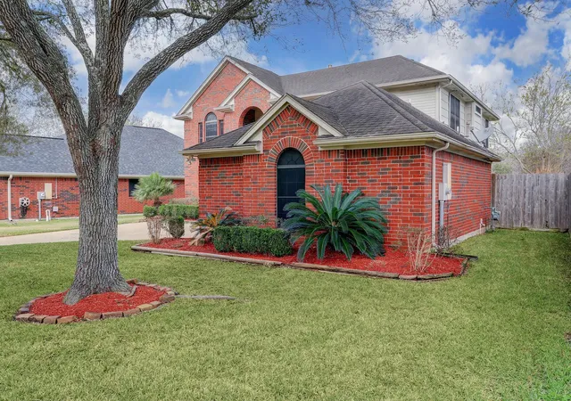 Photo 3 of Single family home for sale at 3126 Pebble Bay Dr, League City, TX 77573 | MLS# 10183548 | Listing updated on 2026-09-19