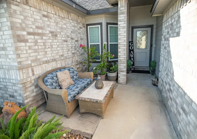 2nd image of 513 Yorktown Ave, Clute, TX 77531 | MLS# 59030180