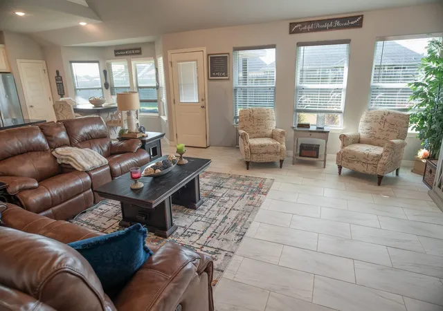Photo 4 of Single family home for sale at 513 Yorktown Ave, Clute, TX 77531 | MLS# 59030180 | Listing updated on 2026-09-11