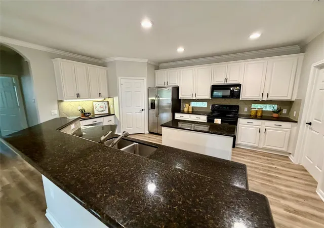 Photo 3 of Sale Pending at 14 Dardenelle Ct, Conroe, TX 77384 | MLS# 51851979 | Listing updated on 2026-08-12