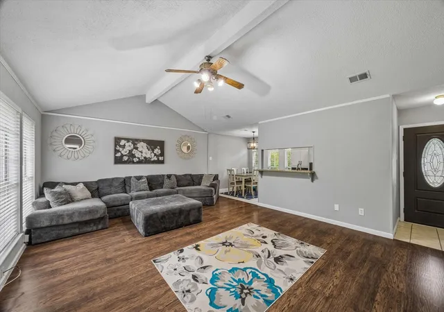 Photo 4 of Single family home for sale at 2011 Victoria Ct, League City, TX 77573 | MLS# 9188068 | Listing updated on 2026-08-15