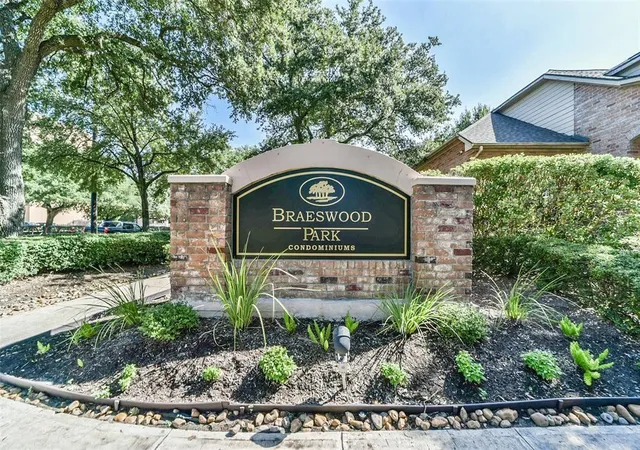 2nd image of 2255 Braeswood Park Dr #176, Houston, TX 77030 | MLS# 19346237