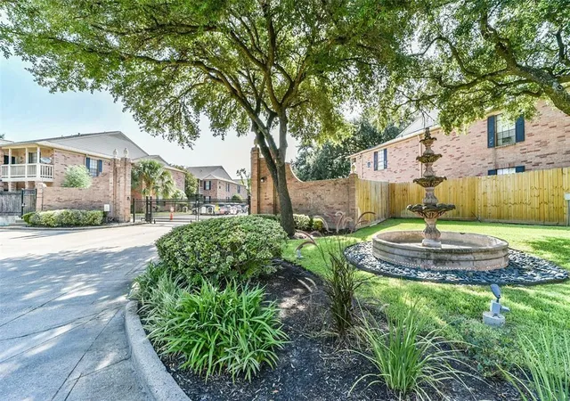 3rd image of 2255 Braeswood Park Dr #176, Houston, TX 77030 | MLS# 19346237