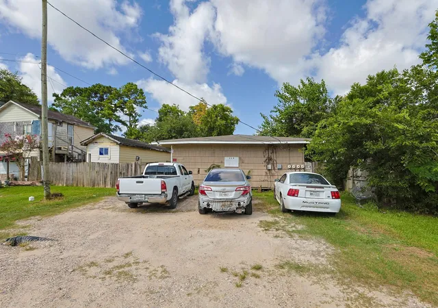 2nd image of 2312 & 2315th Ave B, Dickinson, TX 77539