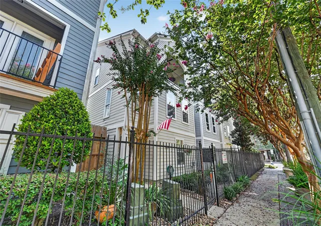 1st image of 1708 Elgin St, Houston, TX 77004 | MLS# 21395708