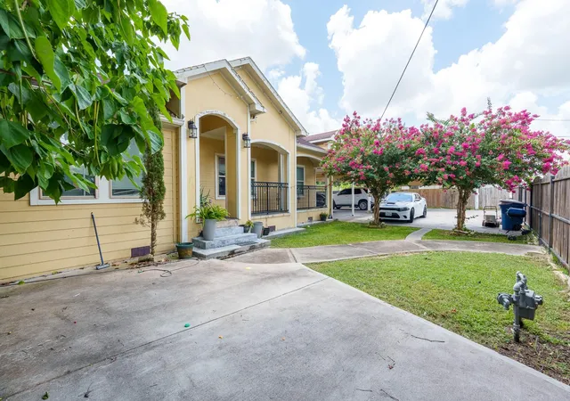 Photo 3 of Single family home for sale at 2106 Bertrand St, Houston, TX 77093 | MLS# 95612811 | Listing updated on 2026-08-25