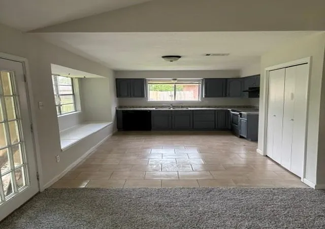 3rd image of 2910 Heritage House Dr, Webster, TX 77598 | MLS# 58170088