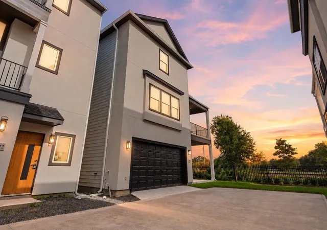 1st image of 1420 W 34th 1/2 St, Houston, TX 77018 | MLS# 50286037