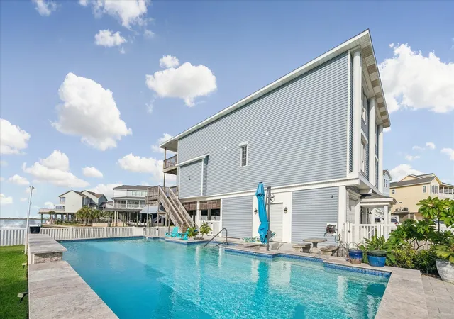 Photo 3 of Single family home for sale at 426 Sunset Cir, Galveston, TX 77554 | MLS# 21064191 | Listing updated on 2026-09-12