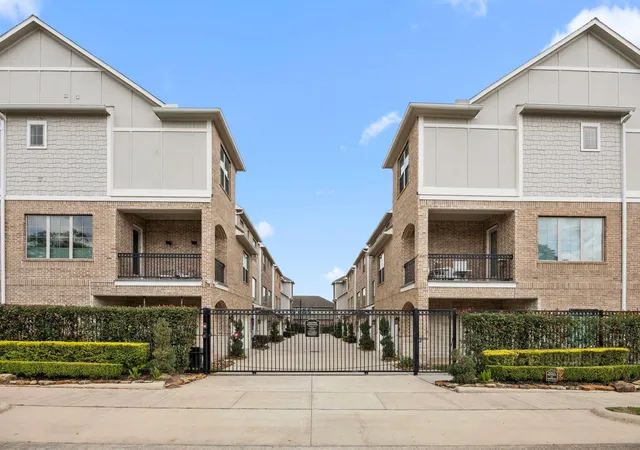 2nd image of 1216 Murrayhill Dr, Houston, TX 77043 | MLS# 59491842