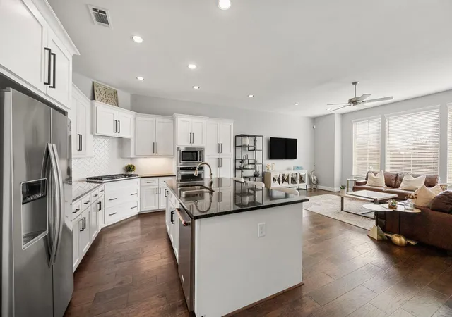 4th image of 1216 Murrayhill Dr, Houston, TX 77043 | MLS# 59491842