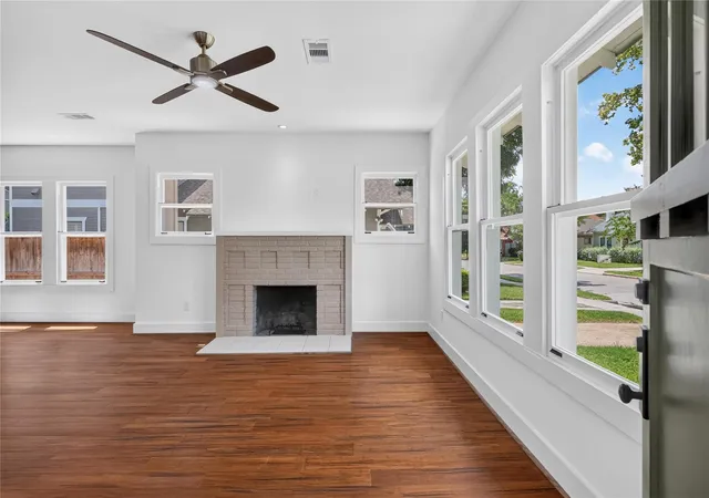 Photo 3 of Single family home for sale at 716 W Cottage St, Houston, TX 77009 | MLS# 19362557 | Listing updated on 2026-09-17