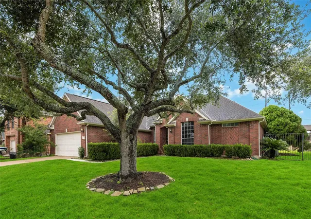 2nd image of 515 Arbor Ct, Pearland, TX 77584 | MLS# 18772363