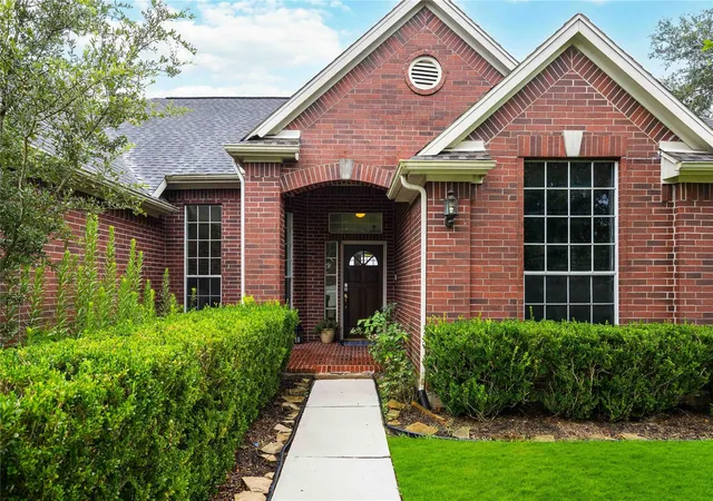 3rd image of 515 Arbor Ct, Pearland, TX 77584 | MLS# 18772363