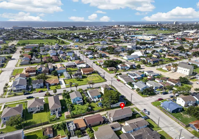 Photo 4 of Single family home for sale at 2112 57th Street, Galveston, TX 77551 | MLS# 42897287 | Listing updated on 2026-09-17
